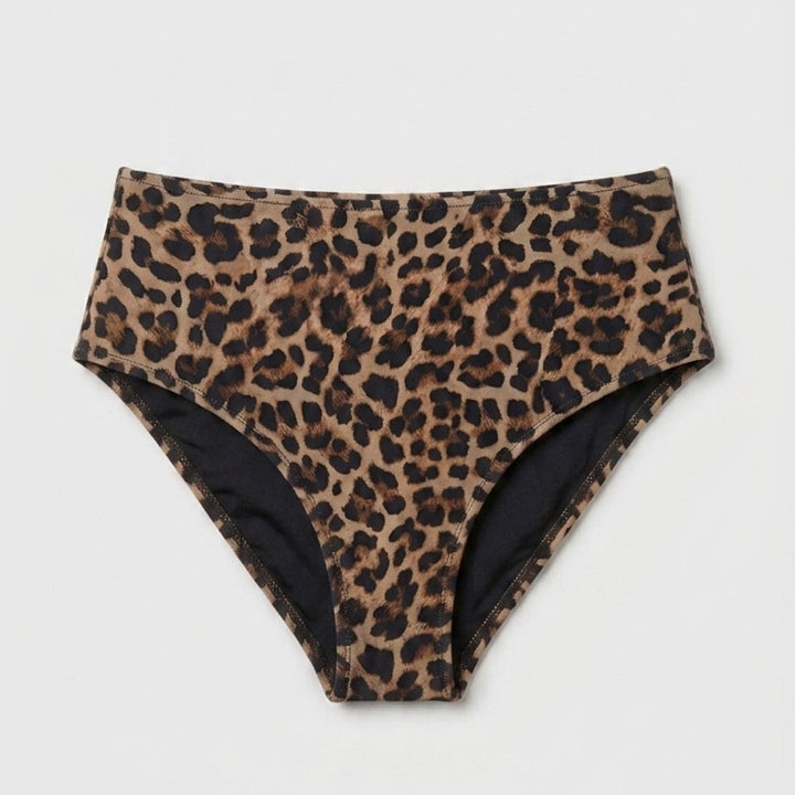 Sarah high-waisted bikini bottom in leopard, detail view